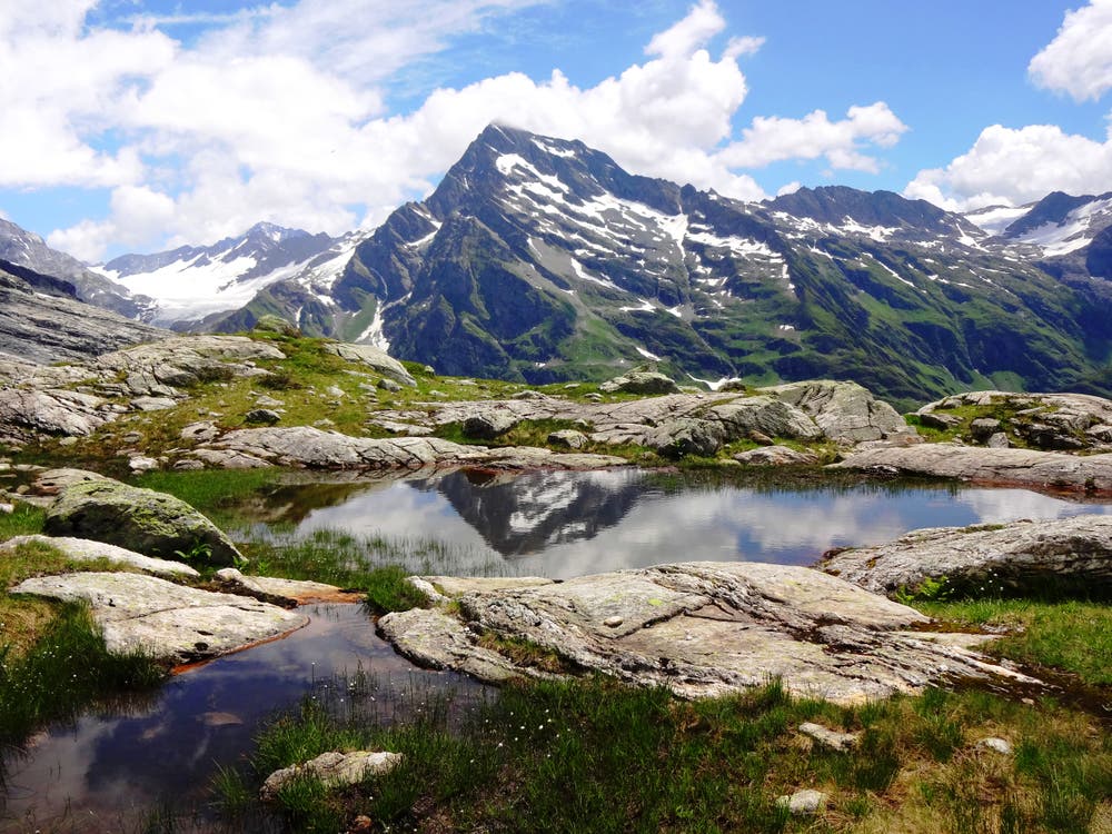 Oberhalb der Windgällenhütte im Maderanertal befindet sich das Pucherseeli mit Blick zum Düssistock und dem Hüfigletscher. (Bild: Martina Tresch, Bristen, 15. Juli 2018)