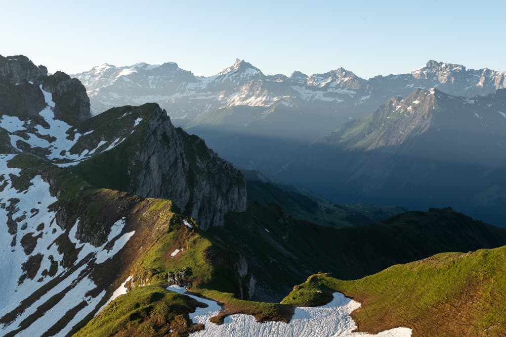 Blick vom Siwfass Richtung Schärhorn. (Bild: Lisa Planzer, Mitte Juni 2018)