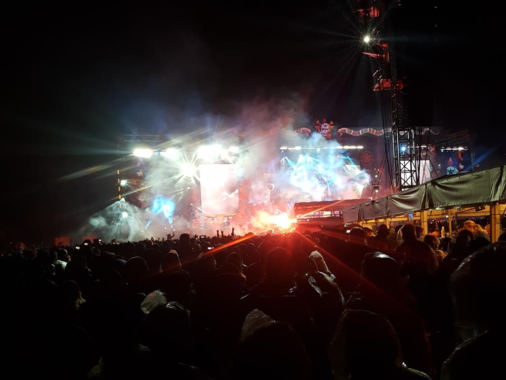 Grossartige Bühnenshow: Der Auftritt der Toten Hosen auf der Allmend. (Bild: Michael Graber)