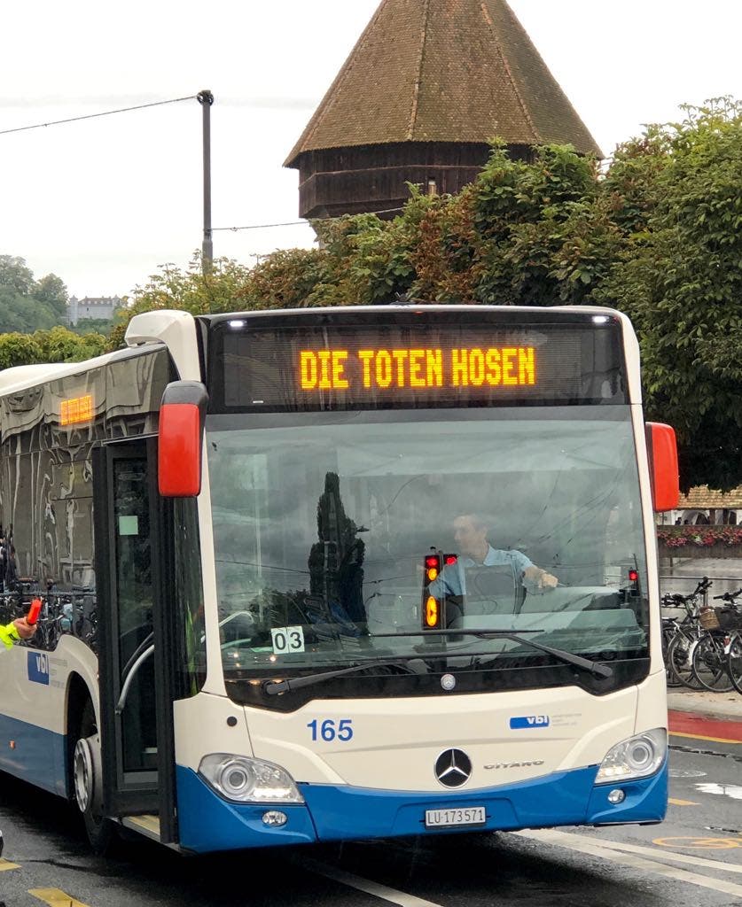 Vbl-Extra-Bus für die Fans der Toten Hosen. (Leserbild: Robert Bachmann)