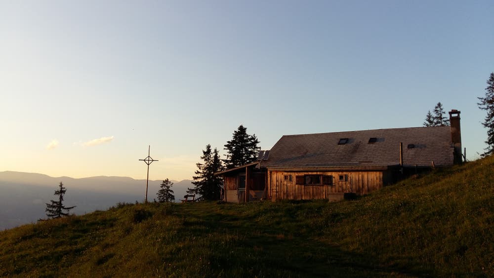 Abendstimmung mit herrlichem Talblick auf der Alp Flüe. (Bild: Danielle Berchtold)