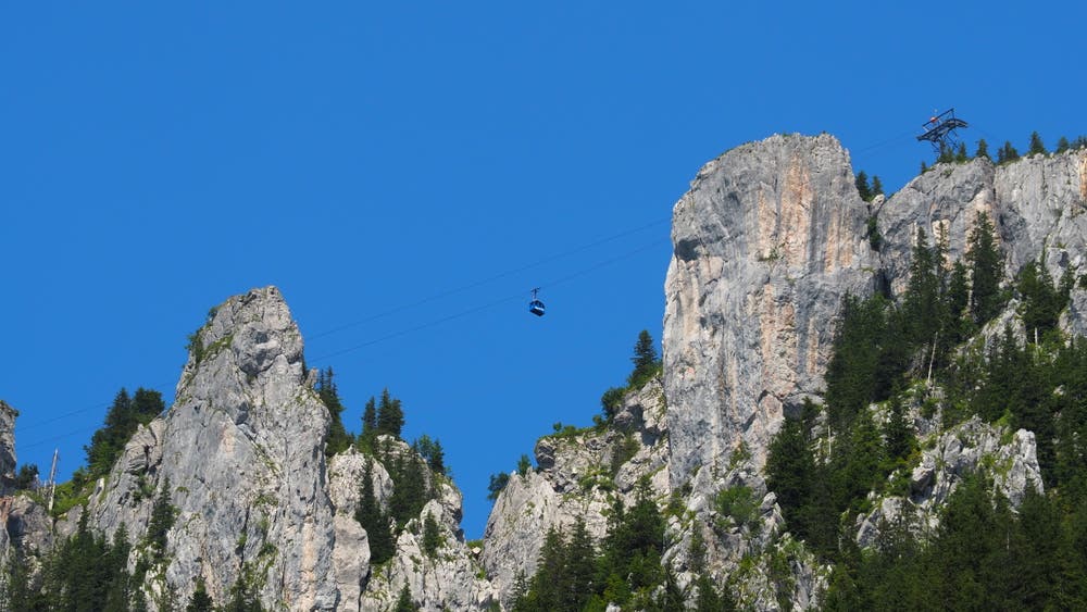Wie schön erst der Blick aus der Kabine der Musenalp-Bahn ob Niederrickenbach sein muss ...(Bild: Franz Stalder)