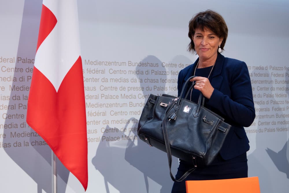 Doris Leuthard erklät den Medien ihren Rücktritt auf Ende 2018. (Bild: Anthony Anex/Keystone (Bern, 27. September 2018))
