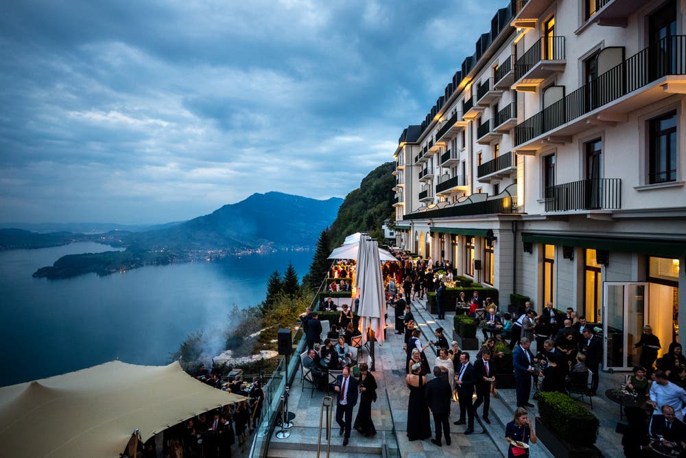 Die Gäste auf der Terrasse. (Bild: Philipp Schmidli, 28. September 2018)