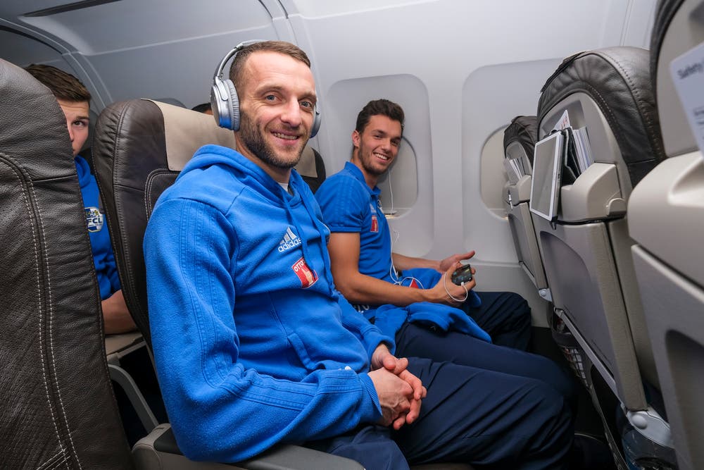 Christian Schneuwly (links) und Shkelqim Demhasaj lachen "on board". (Bild: Martin Meienberger, 11. Januar 2019)