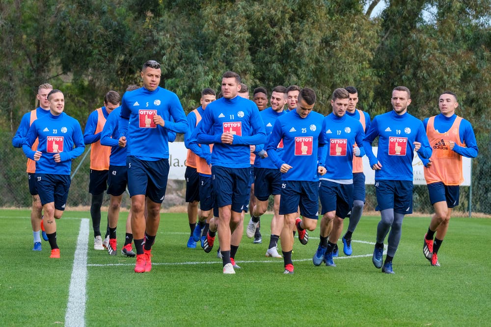 Die Spieler des FCL laufen sich ein. (Bild: Martin Meienberger, 11. Januar 2019)