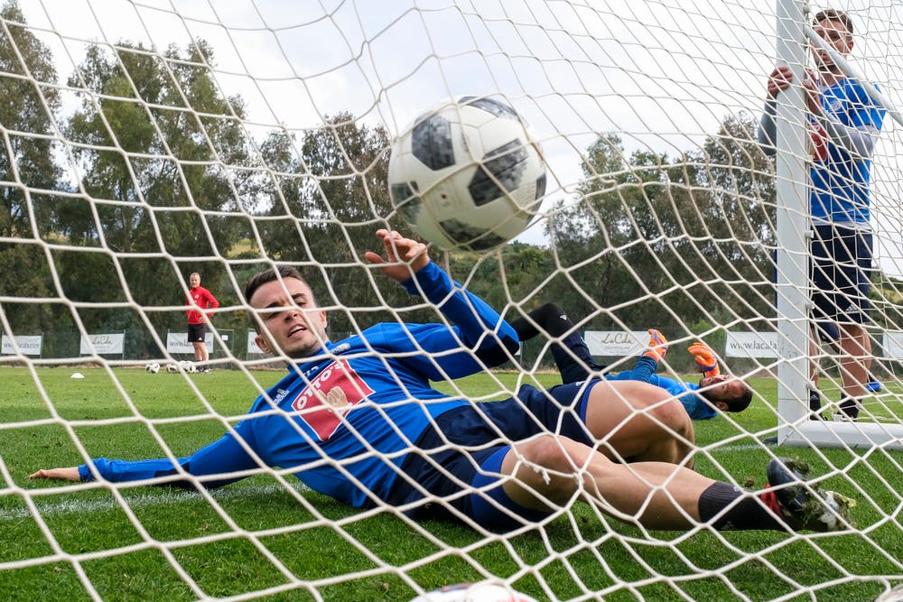 Der Ball ist im Tor, Yannick Schmid kommt zu spät. (Bild: Martin Meienberger, 15. Januar 2019)