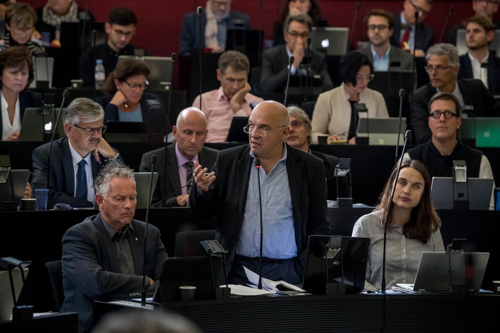 «Wir müssen wohl wirklich bald nach Hause.» Versprecher zum Dritten: Kurz vor Feierabend verhaspelte sich auch noch Hans Stutz (Grüne, Luzern) bei seiner Stellungnahmen zu einer Anfrage zum Justizvollzug. Danach war tatsächlich Schluss.