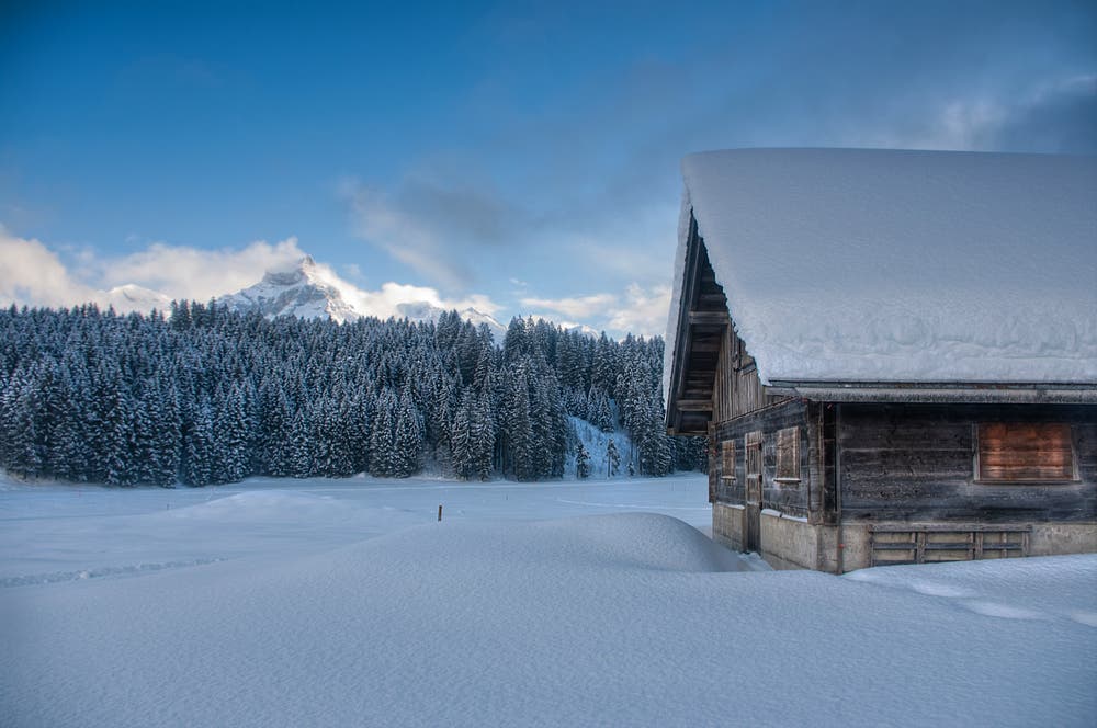 Frische Pulverlandschaft auf Untertrübsee mit Blick auf den Hahnen. (Bild: Caroline Pirskanen (Untertrübsee, 29. Januar 2019))