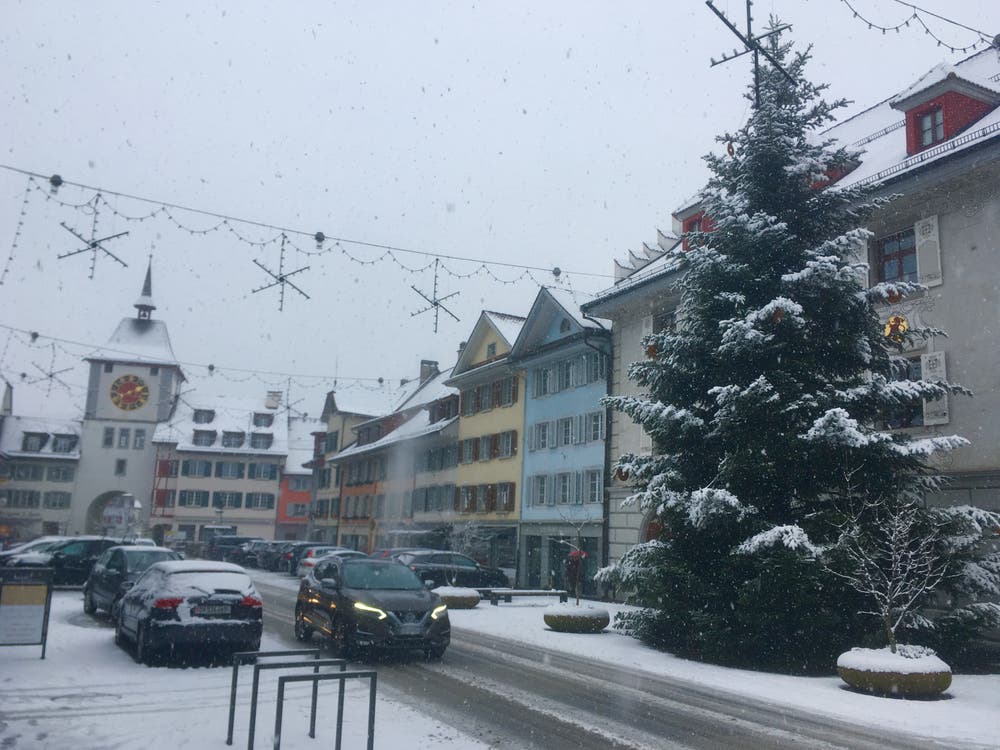 Schneefall im Städtli Willisau. (Bild: Mike Kressbach (Willisau, 5. Januar 2019))