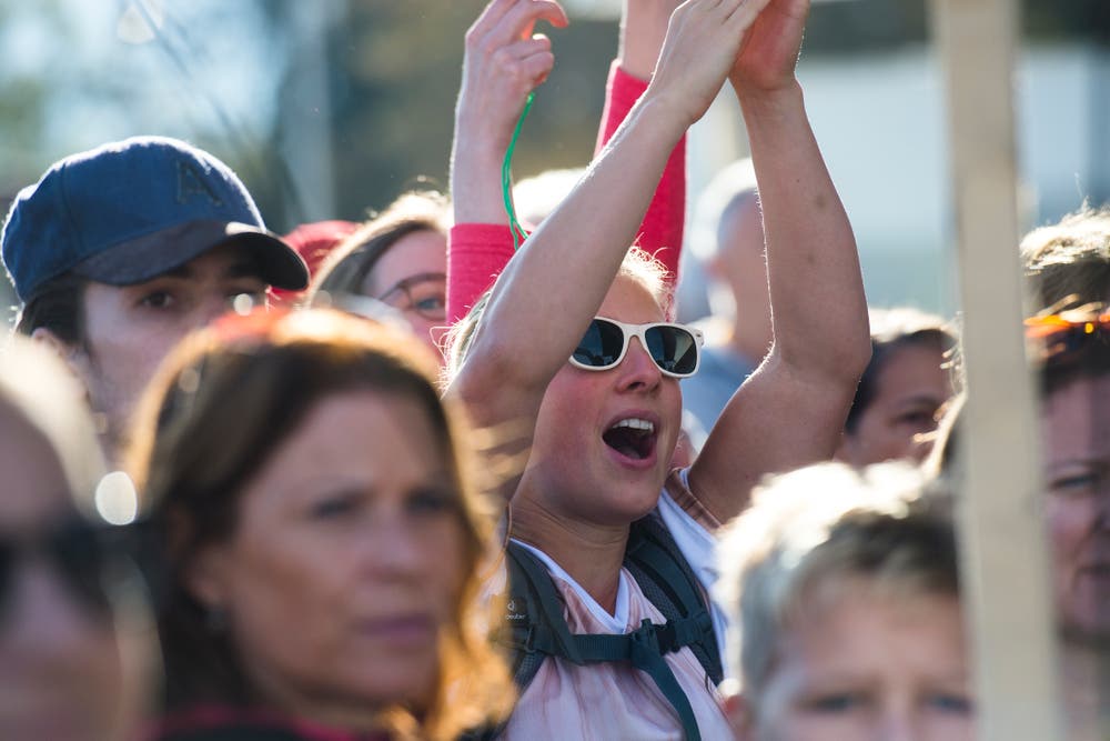 Das Publikum feuert die Läufer an. (Bild: Dominik Wunderli, Luzern, 27. Oktober 2019)