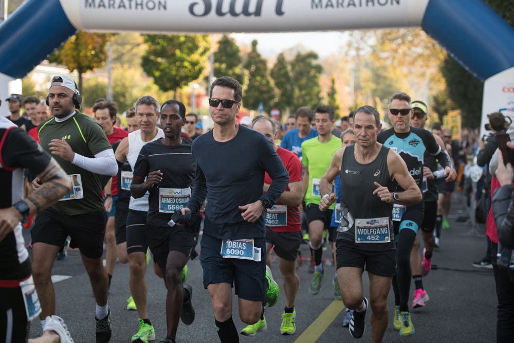 Start zum Swiss City Marathon beim Verkehrshaus. (Bild: Corinne Glanzmann, Luzern, 27. Oktober 2019)