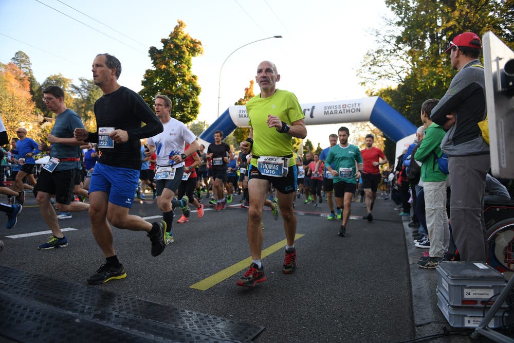 Start zum Swiss City Marathon beim Verkehrshaus. (Bild: Corinne Glanzmann, Luzern, 27. Oktober 2019)