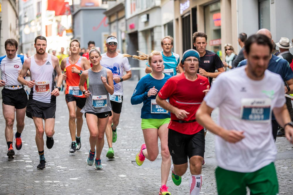 Läufer in der Altstadt. (Bild: Patrick Hürlimann, Luzern, 27. Oktober 2019)