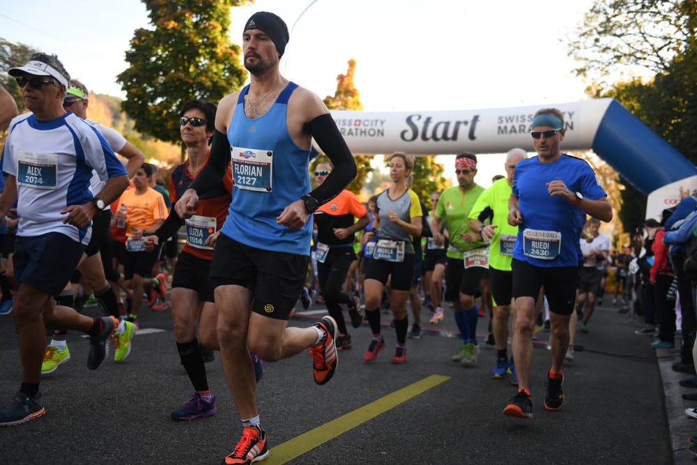Start zum Swiss City Marathon beim Verkehrshaus. (Bild: Corinne Glanzmann, Luzern, 27. Oktober 2019)