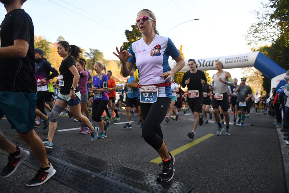 Start zum Swiss City Marathon beim Verkehrshaus. (Bild: Corinne Glanzmann, Luzern, 27. Oktober 2019)
