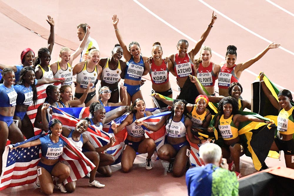 Jubeln gemeinsam: Die Finalistinnen über 4x100 Meter. (Bild: Keystone)