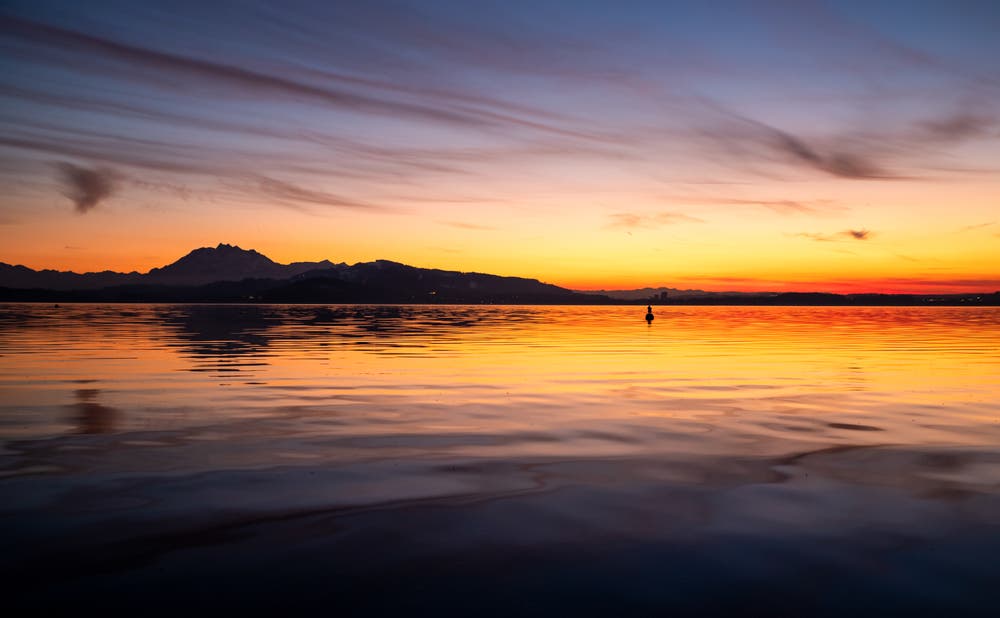 Farbenpracht am Abendhimmel. (Bild: Daniel Hegglin, Zug, 14. Februar 2019)