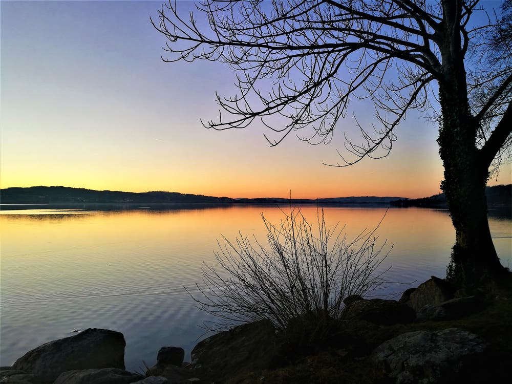Wunderbare Stimmung mit dem Abendrot beim Sempachersee. (Bild: Urs Gutfleisch (Sempach, 17. Februar 2019))