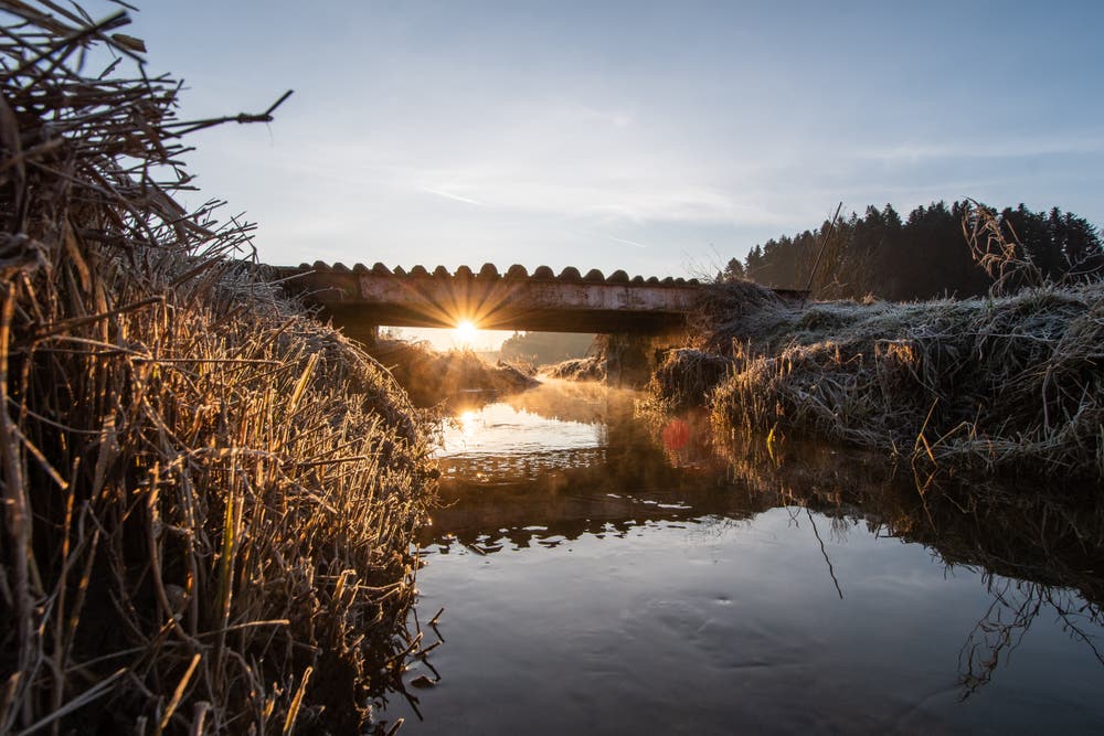 Die ersten Sonnenstrahlen im Ostergau. (Bild: Lars Schwarzentruber, 24 Februar 2019))