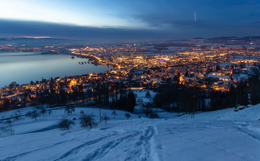Abenddämmerung über Zug. (Bild: Daniel Hegglin (Zug, 9. Februar 2019))