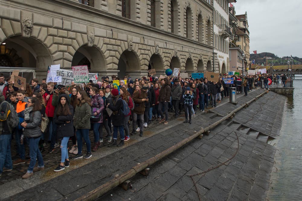 Demonstration gegen den Klimawandel in der Stadt Luzern. (Bild: Dominik Wunderli, Luzern, 15. März 2019)