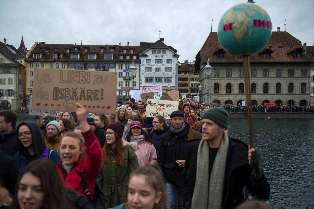 Demonstration gegen den Klimawandel in der Stadt Luzern. (Bild: Dominik Wunderli, Luzern, 15. März 2019)