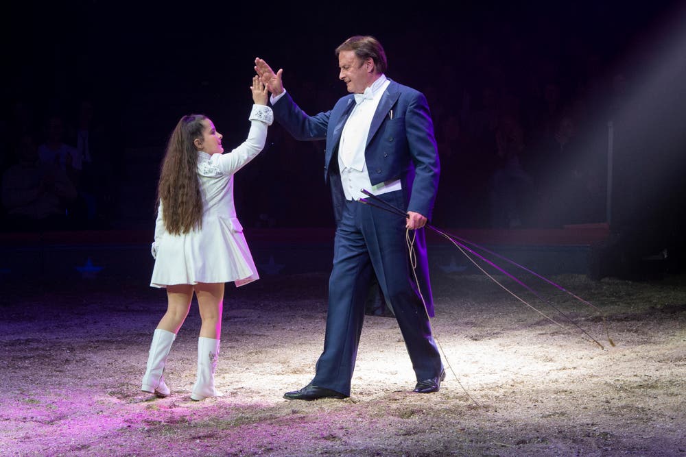 Premierenfeier im Circus Knie: Familie, Pferde und ...