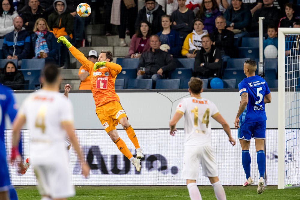 In der 80. Minute der folgenschwere Fehler von FCL-Goalie David Zibung. (Bild: Philipp Schmidli)