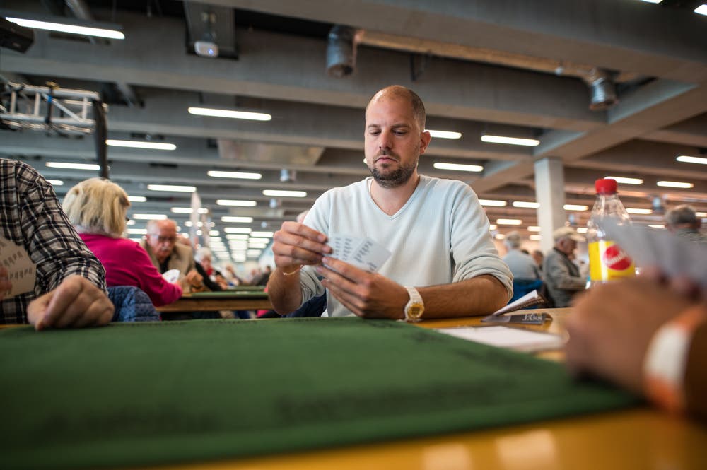 Sandro Waser beim LZ-Jass an der 40. Luga. (Bild: Roger Grütter, 29. April 2019)