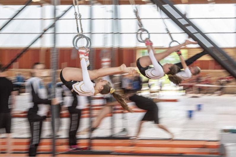ine Gruppe Geräteturnerinnen bei ihrer Vorführung. (Bild: Urs Flüeler/Keystone, Aarau, 16. Juni 2019)