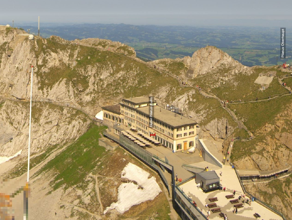 21,7 Grad: So heiss wie am Dienstagmorgen um 9.30 Uhr war es im Juni auf dem Pilatus noch nie. (Bild: Webcam)