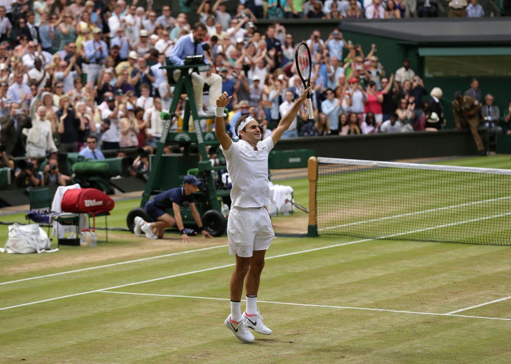 2017: Federer s. Cilic 6:3, 6:1, 6:4Nach seinem Triumph bei den Australian Open und Turniersiegen in Indian Wells und Miami lässt Federer die Sandsaison komplett aus. Als er zurückkehrt,gewinnt er erst in Halle und triumphiert danach zum achten Mal in Wimbledon, aber das erste Mal, ohne ein Satz abzugeben. Bei den Männern ist er nun alleiniger Rekordsieger im Einzel. «Als ich 2001 Pete Sampras geschlagen habe, hatte ich gehofft, dass ich vielleicht irgendeinmal die Chance haben würde, im Final zu stehen, oder sogar das Turnier zu gewinnen. Aber acht Mal? Das schien unmöglich», sagt Federer.