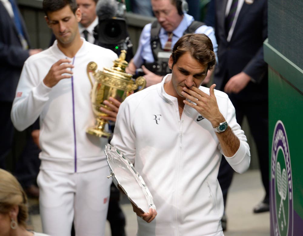 2015: Federer u. Djokovic 6:7 (1:7), 7:6 (12:10), 4:6, 3:6Auf dem Weg in den Final gibt Federer wieder nur einen Satz ab. Im Startsatz des Finals gegen Titelverteidiger Novak Djokovic verspielt er eine Breakführung. «Ich spielte gut, aber Novak war grossartig», sagt Federer, der vom Publikum frenetisch unterstützt wird. «Gegen Novak darf man verlieren. Trotzdem werde ich jetzt nicht beginnen, das zu akzeptieren. Ich habe bewiesen, dass ich einer der wenigen Spieler bin, die ihn schlagen können.» Für Djokovic ist es der dritte Wimbledon-Titel.