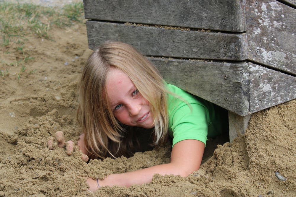 Zoe wird im Pfarreilager Neuenkirch zum Maulwurf. Lagerbild: Pfarreilager Neuenkirch (Melchtal, 16. Juli 2019)