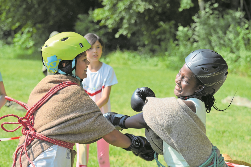 Mit einer Runde Boxen bereiten sich die Kinder der Jungschar Markuskirche Luzern auf ihren «Kampf gegen die Indianer» vor. (Lagerbild: Jungschar Markuskirche Luzern, Uerzlikon, 16. Juli 2019)