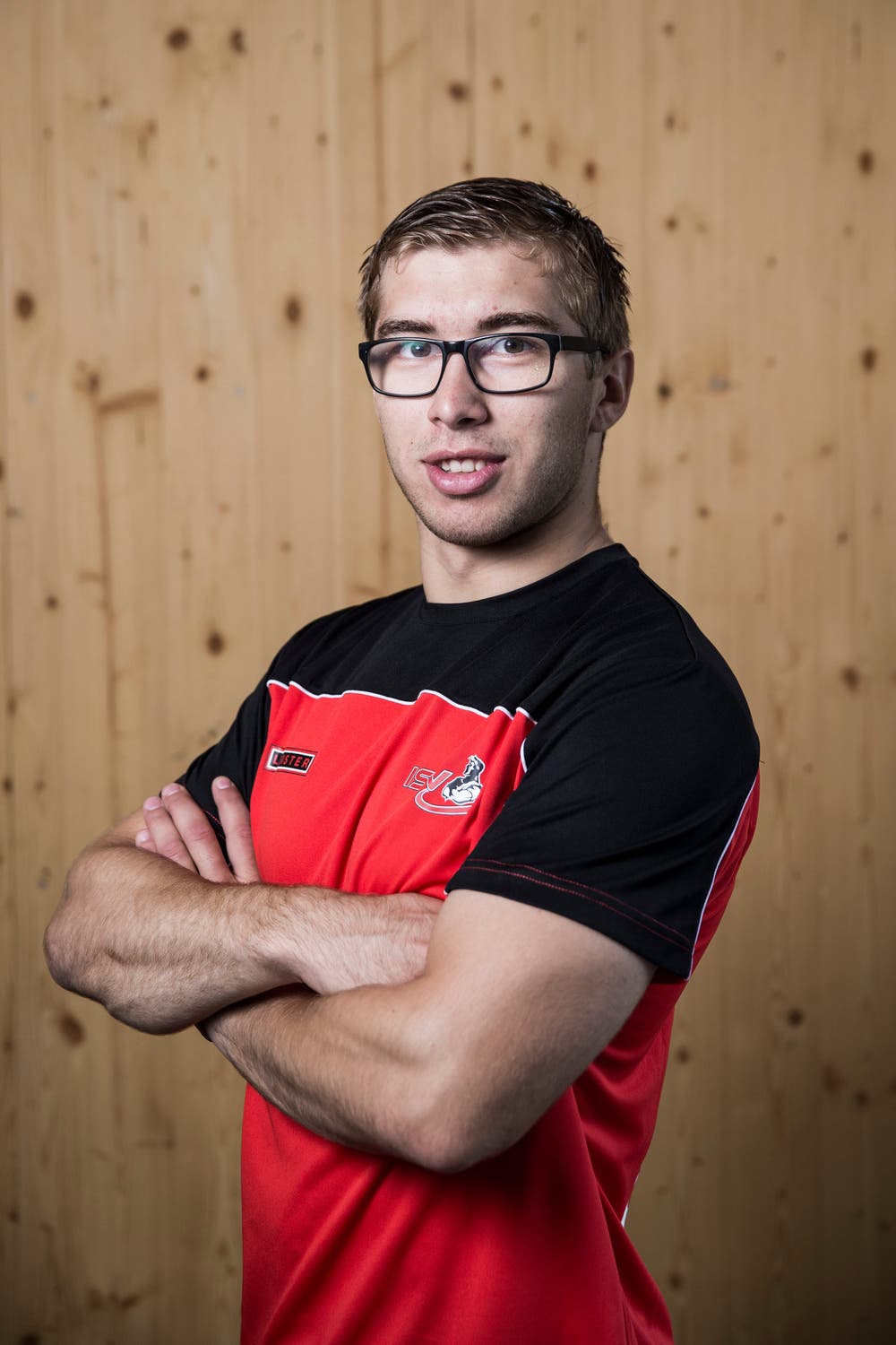 Toni KurmannGeburtsdatum: 1. 2. 1998Wohnort: Hergiswil b. W.Beruf: Elektroinstallateur Grösse/Gewicht: 188 cm/98 kg Anzahl Kränze: 3/1