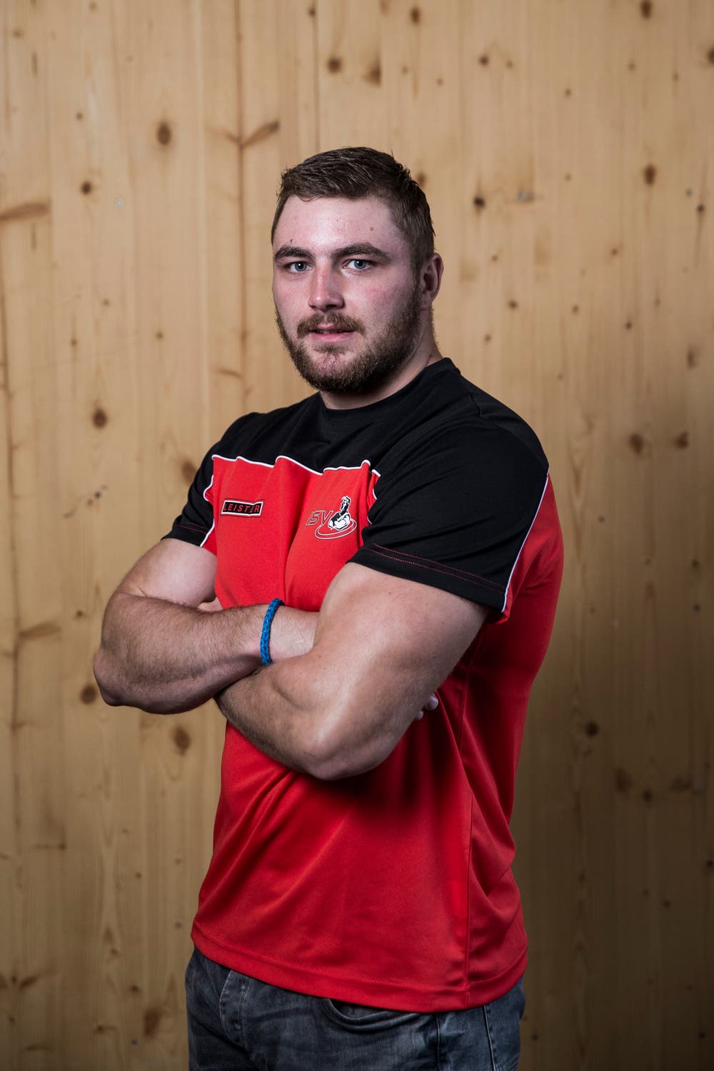 Lukas Bernhard Geburtsdatum: 14. 3. 1996Wohnort: EngelbergBeruf: ZimmermannGrösse/Gewicht: 178 cm/92 kgAnzahl Kränze: 10/4