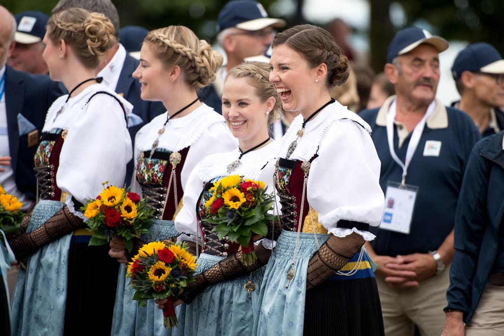 Die Ehrendamen haben sichtlich Spass am Eidgenössischen. (Bild: Maria Schmid, 23. August 2019)