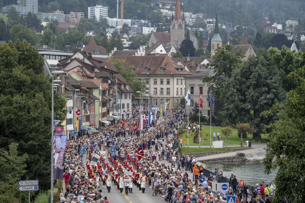 Ganz Zug scheint auf den Beinen. (Bild: KEYSTONE/Urs Flüeler, 23. August 2019)