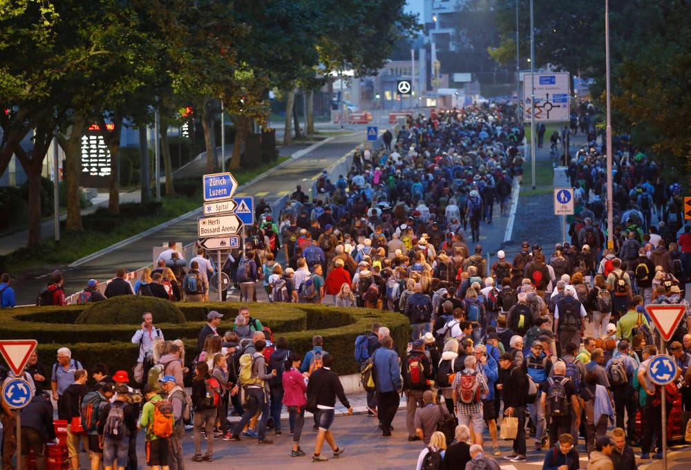 Anreise der Besucher am Samstag Morgen in Zug. (Bild: Stefan Kaiser, 24. August 2019)
