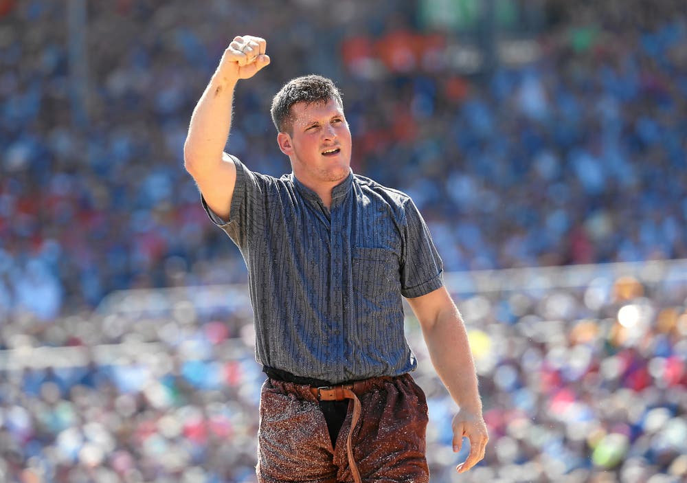 Patrick Schenk jubelt nach dem gewonnenen 3. Gang gegen Christian Bucher. (Bild: swiss-image.ch/Photo Remy Steinegger, Zug, 24. August 2019)