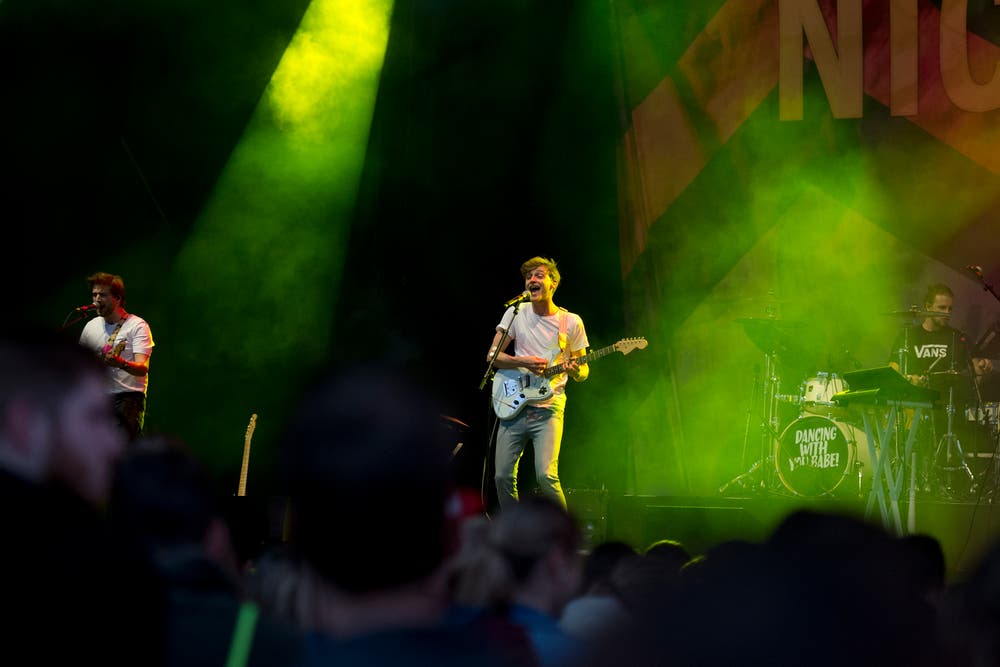 Impressionen vom Nickless-Konzert auf der V-Zug-Arena-Bühne. (Bild: Maria Schmid, Zug, 23. August 2019)