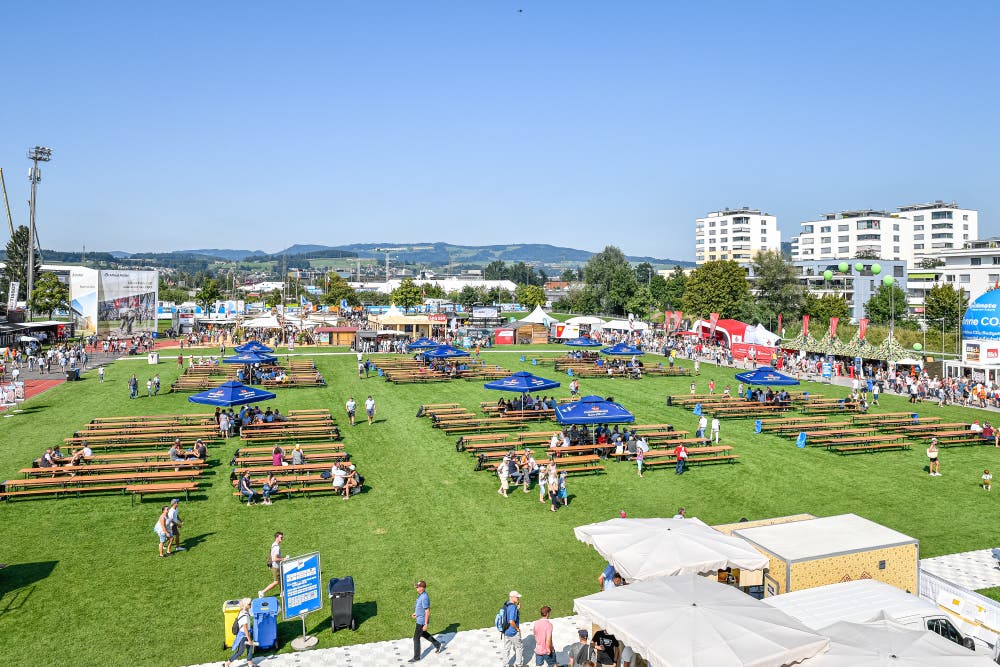 Diese Bänke dürften sich bald wieder füllen. (Bild: Christian H. Hildebrand, Zug, 24. August 2019)