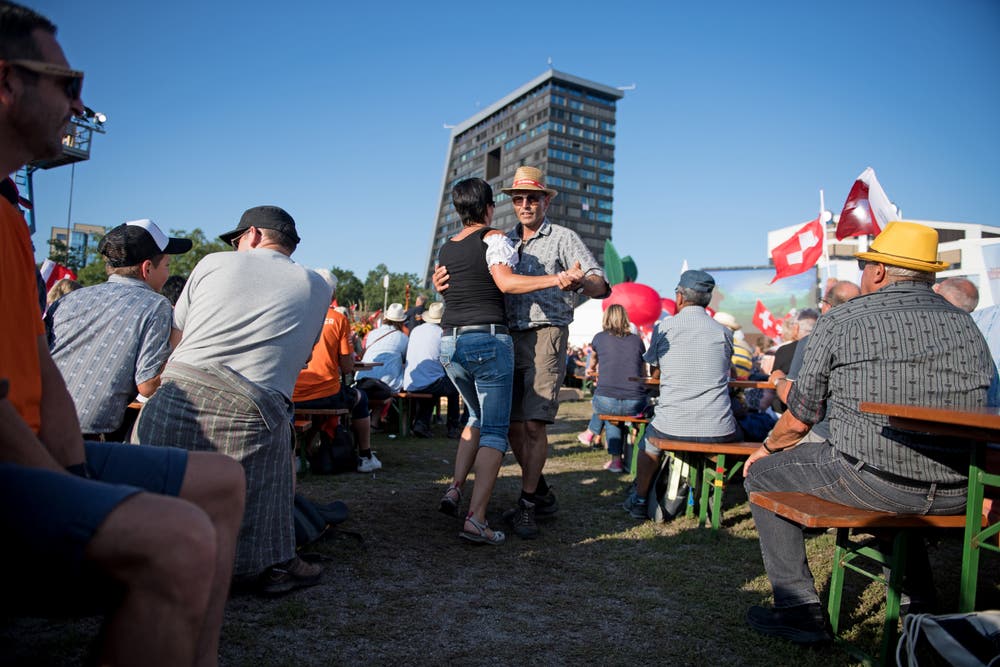 Festlaune beim Stierenmarkt. (Bild: Corinne Glanzmann, Zug, 24. August 2019)