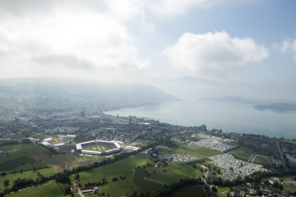 Luftaufnahme der Schwingarena Zug. (KEYSTONE/Alexandra Wey, 24. August 2019)