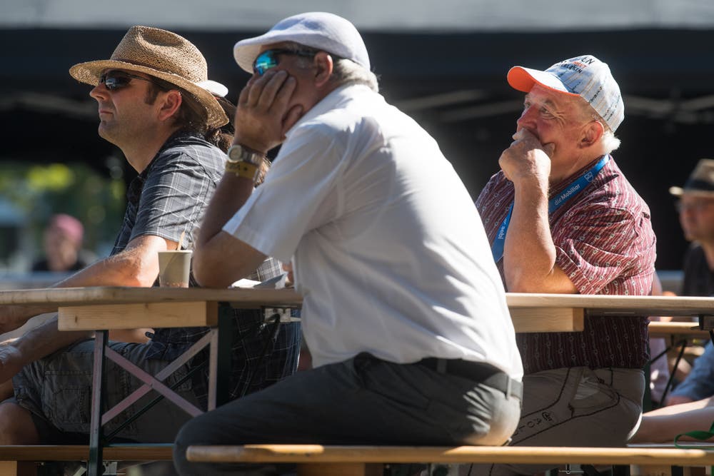 Die Anhänger von Joel Wicki wirkten derweil etwas konsterniert. (Bild: Boris Bürgisser, Zug, 25. August 2019)