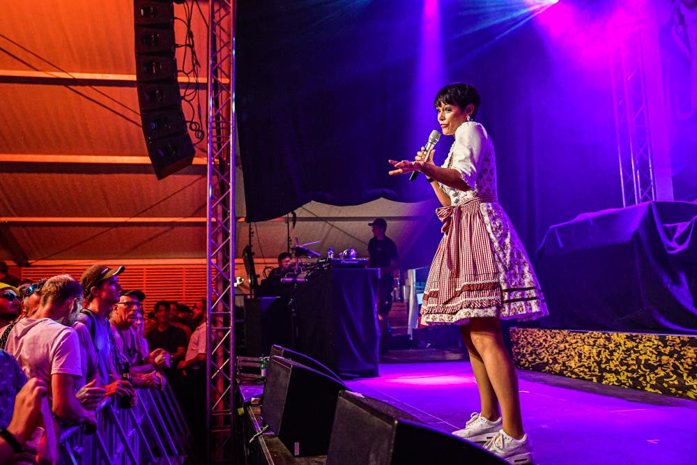Tolle Stimmung auf dem Festgelände mit Francine Jordi. (Christian H. Hildebrand, Zug, 24.August 2019)