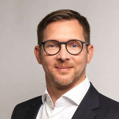 Heinz Theiler, Goldau, Kantonsrat, Carrosseriemeister, 1970. Motivation: «Nein zur EU, Ja zu den Bilateralen. Jeden 2. Franken verdienen wir in der EU. KMU: Augenmass bei Regulierungen.»