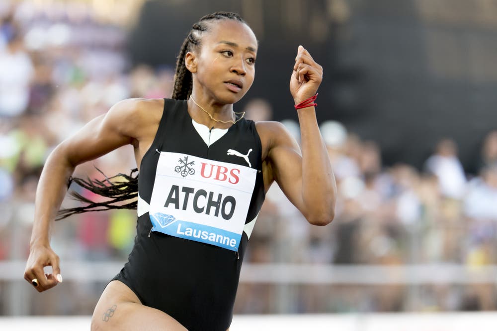 Sarah Atcho; Alter: 24; Wohnort: Cugy; Starts: 200m, Staffel Prognose: Sie kam nur dank einer Wildcard der IAAF zu einem WM-Startplatz über 200 m. Vor zwei Jahren in London lief Atcho in den Halbfinal. Das muss auch in Doha das Ziel sein. Wenn Sie an einen Wettkampf verreisen, was darf bei Ihnen im Gepäck nie fehlen? «Ein schönes Abendkleid für die Party nach dem Rennen.» (KEYSTONE/Jean-Christophe Bott)